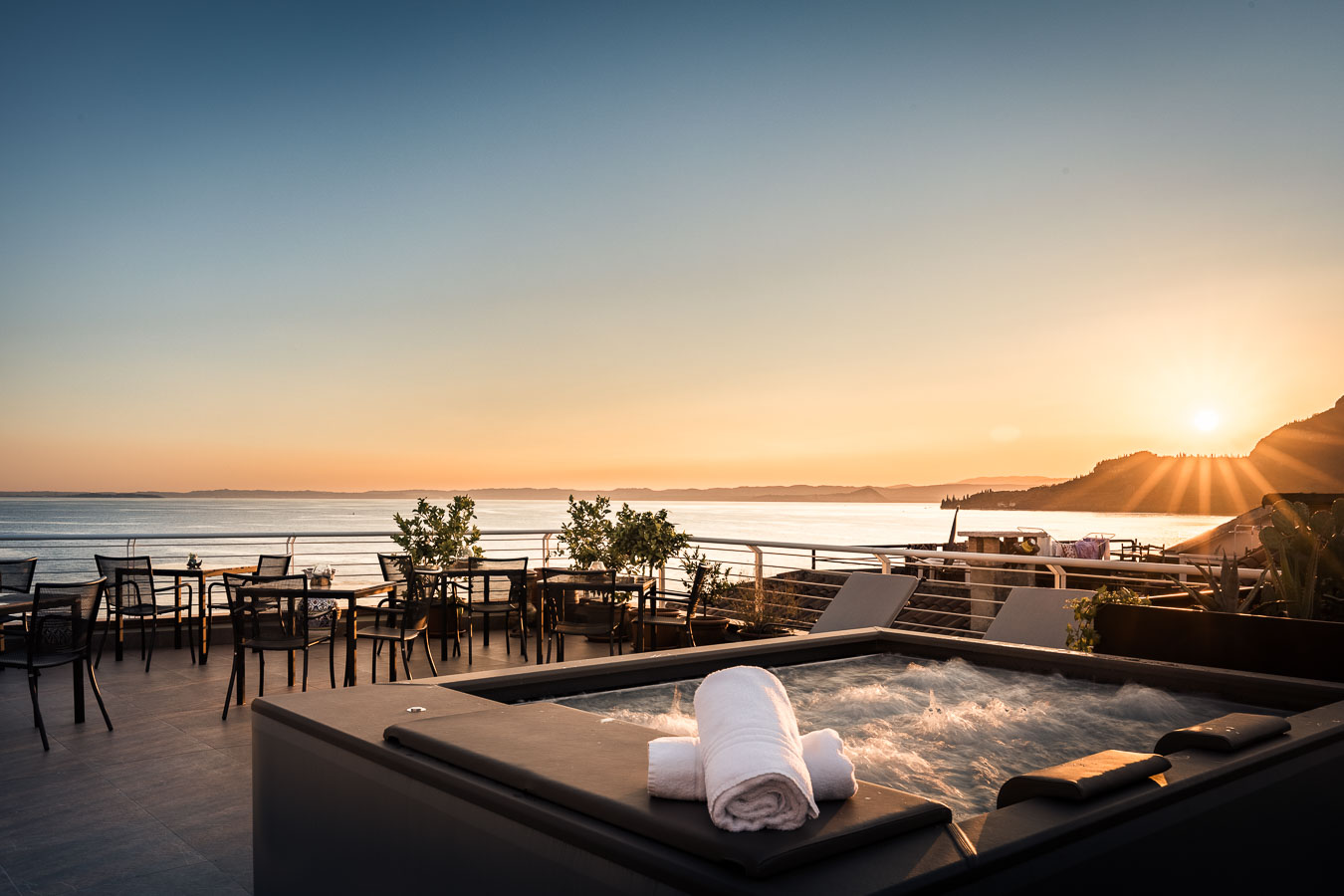 Terrazza panoramica di hotel sul Lago di Garda